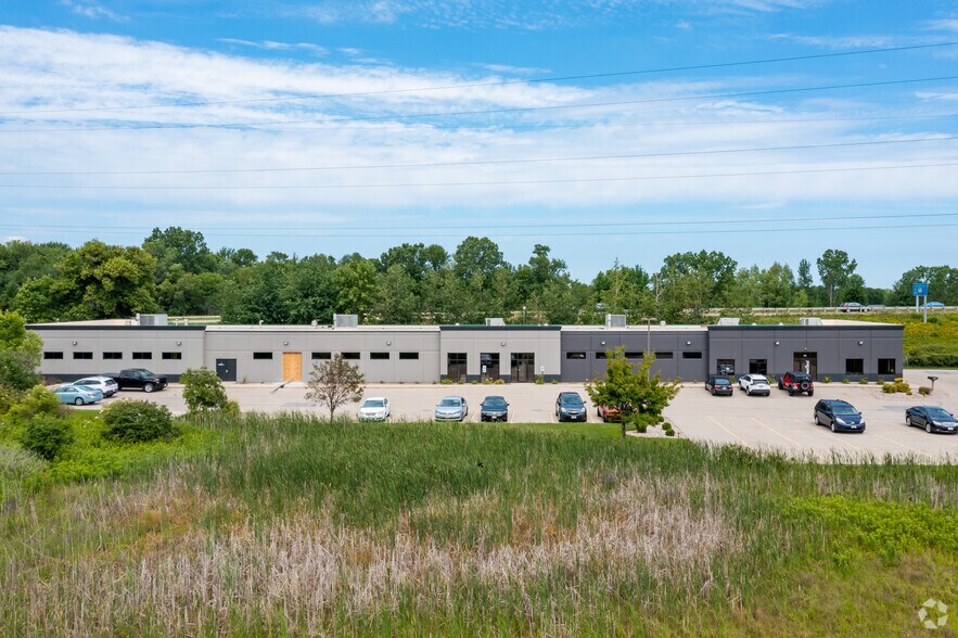 More Photos Of 2705 S Lake Park Rd, Appleton Industrial For Lease