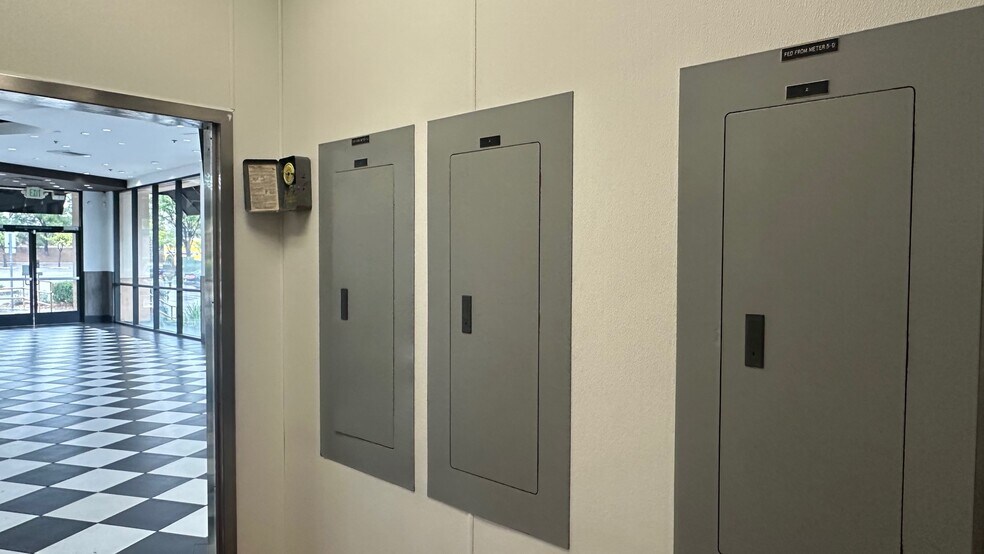 More Photos Of 475-745 E Hospitality Ln, San Bernardino Unknown For Lease