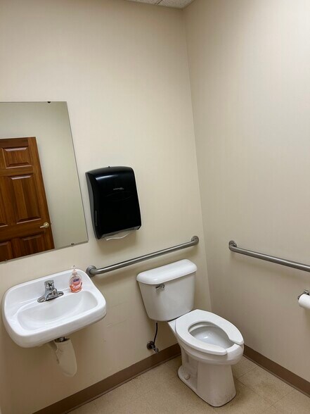 More Photos Of 8214-8244 N Main St, Dayton Medical For Lease