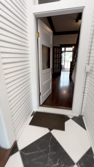 More Photos Of 313 E Charnwood St, Tyler Office For Lease