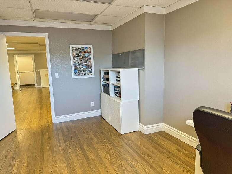 More Photos Of 1100 W Littleton Blvd, Littleton Loft Creative Space For Sale