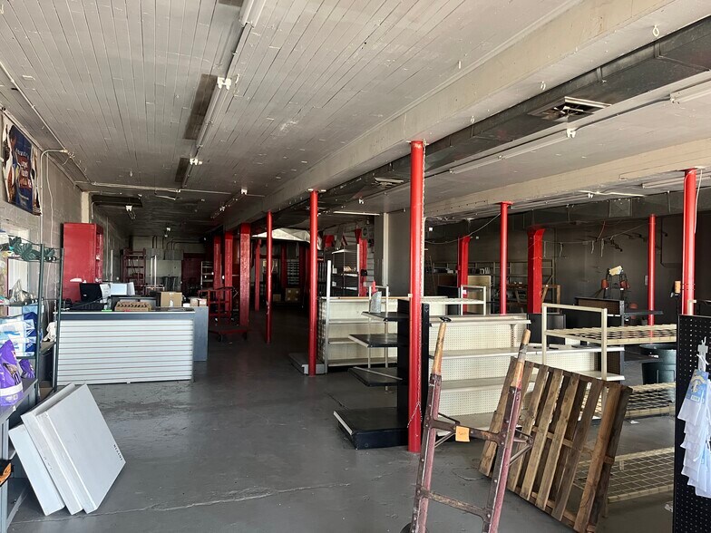 More Photos Of 215 W Canal Dr, Kennewick Freestanding For Sale