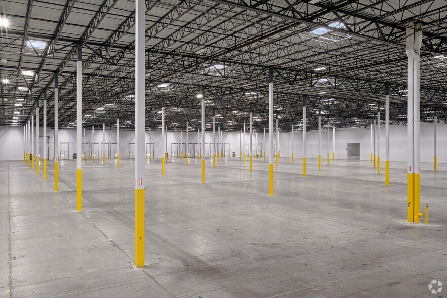 More Photos Of 25 Colony Rd, Jersey City Warehouse For Lease