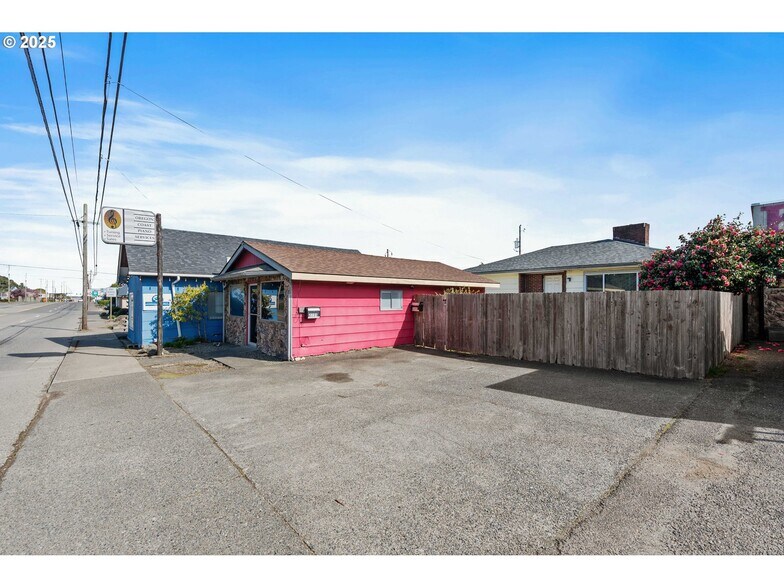 Primary Photo Of 2235 Broadway Ave, North Bend General Retail For Sale