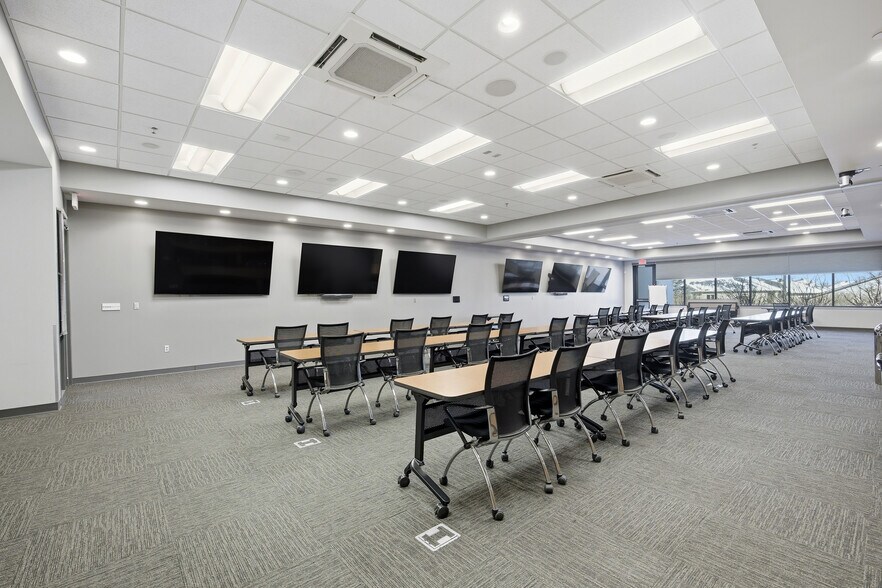 More Photos Of 644 E Beaton Dr, West Fargo Office For Lease