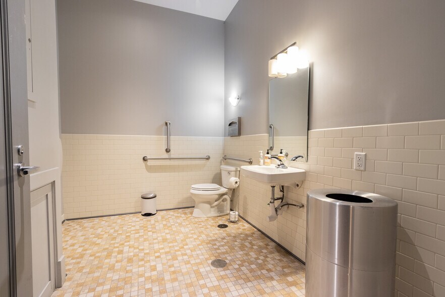More Photos Of 3920 Gulf Fwy, Dickinson Lodge Meeting Hall For Sale