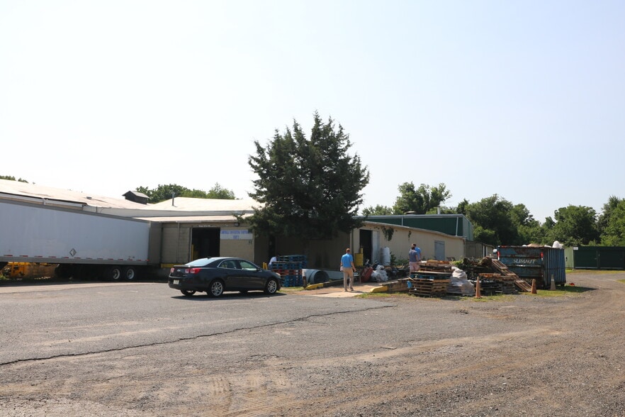 More Photos Of 703 Van Rossum Ave, Beverly Industrial For Sale