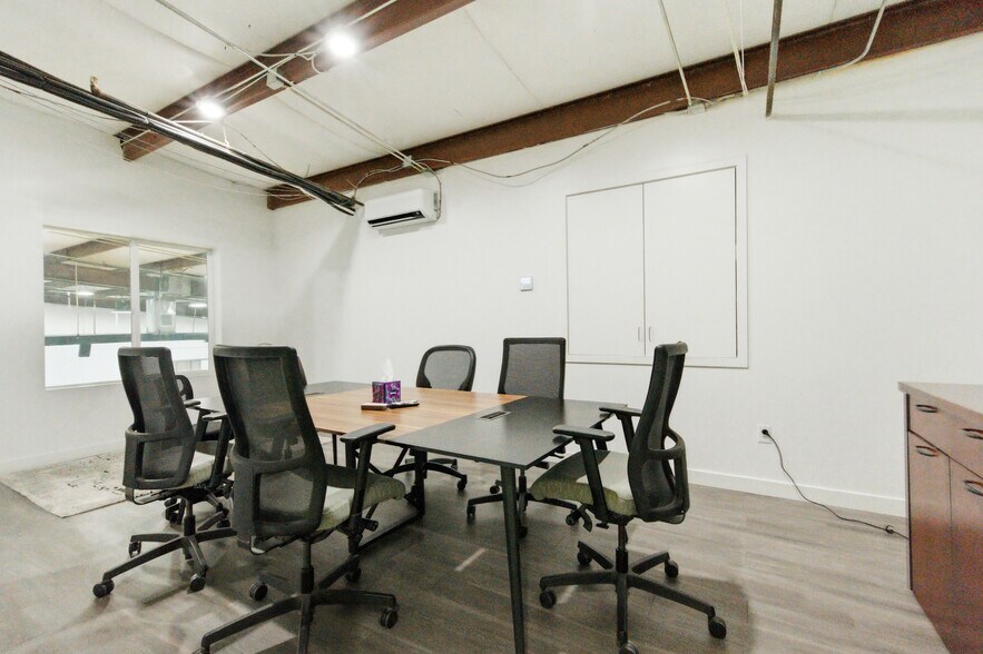 More Photos Of 1657 N State St, Lehi Manufacturing For Sale