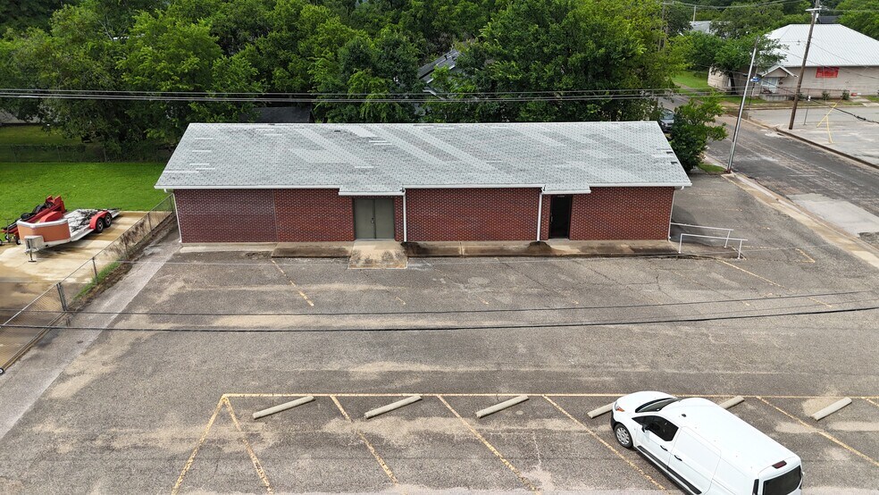 More Photos Of 113 N 10th St, Gatesville Freestanding For Sale