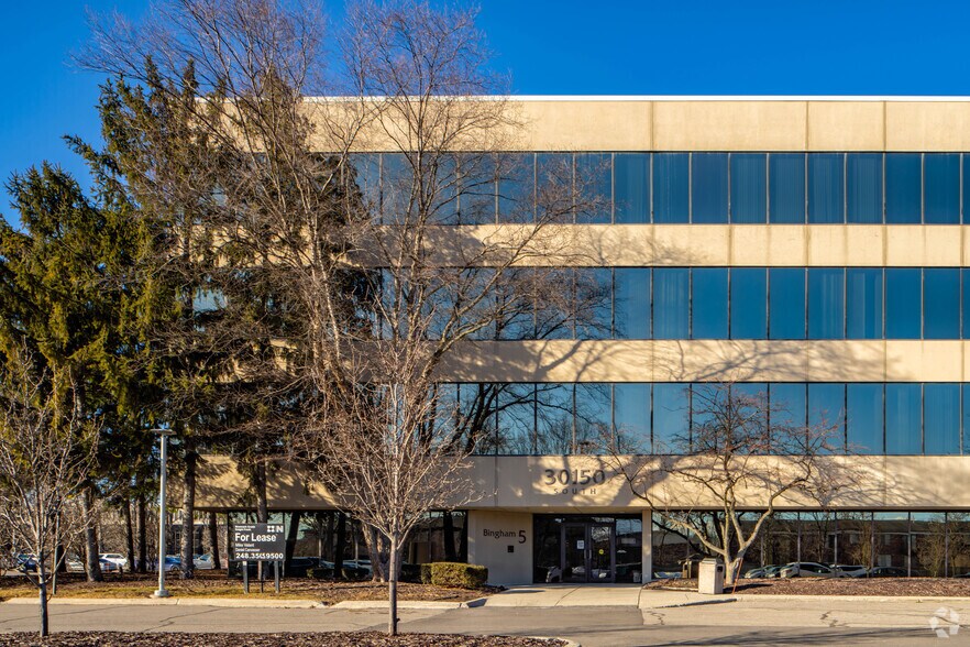 More Photos Of 30150 Telegraph Rd, Bingham Farms Office For Sale