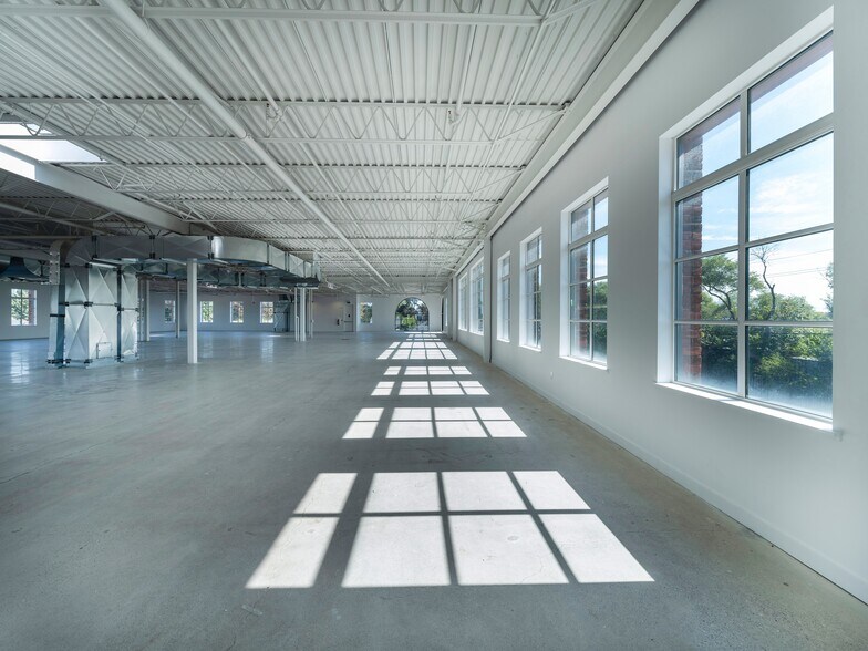 More Photos Of 2650 St Clair Av W, Toronto Freestanding For Sale