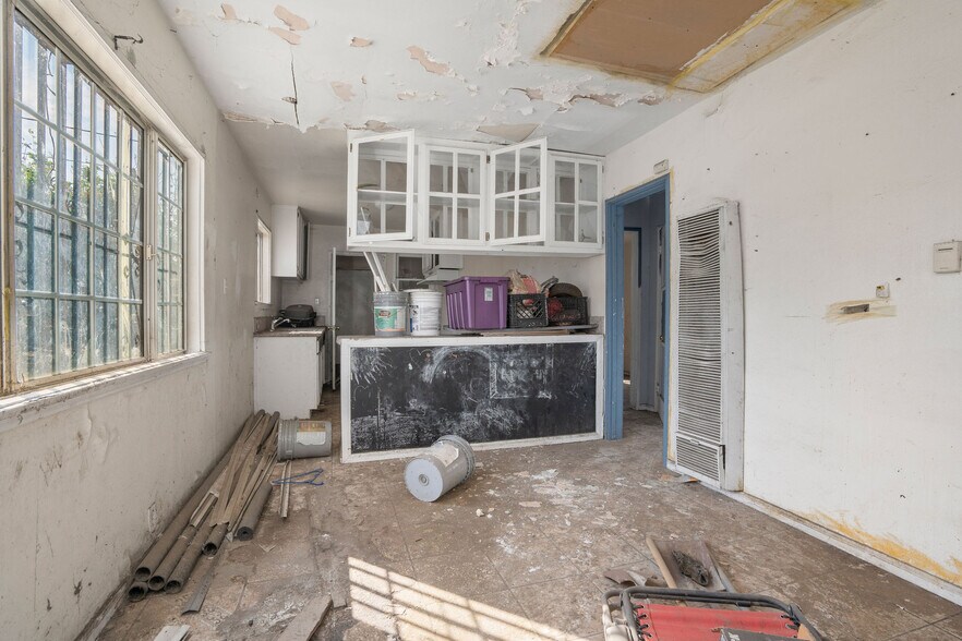 More Photos Of 2104 E 113th St, Los Angeles Multifamily For Sale