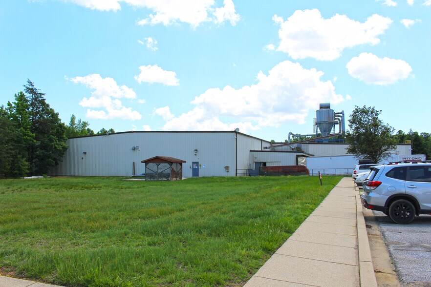 More Photos Of 4590 Graphics Dr, White Plains Manufacturing For Sale