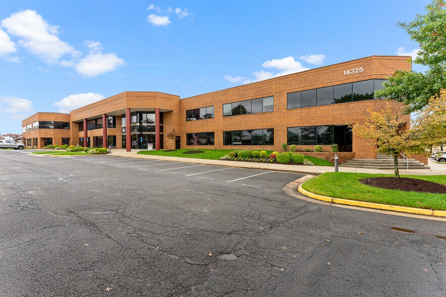 More Photos Of 14325 Willard Rd, Chantilly Office For Lease