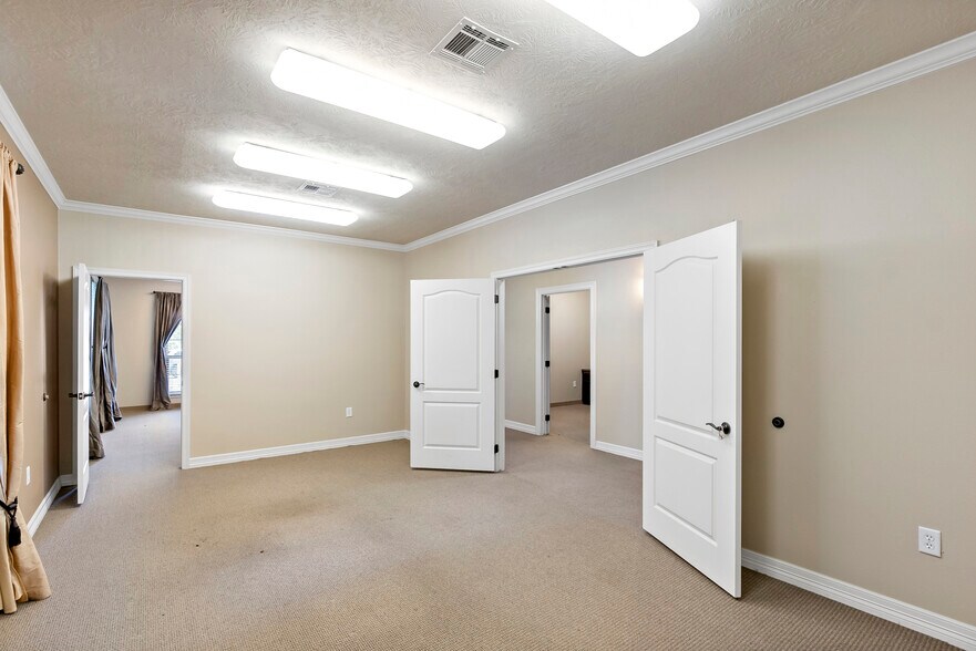 More Photos Of 3030 University Dr E, College Station Medical For Lease