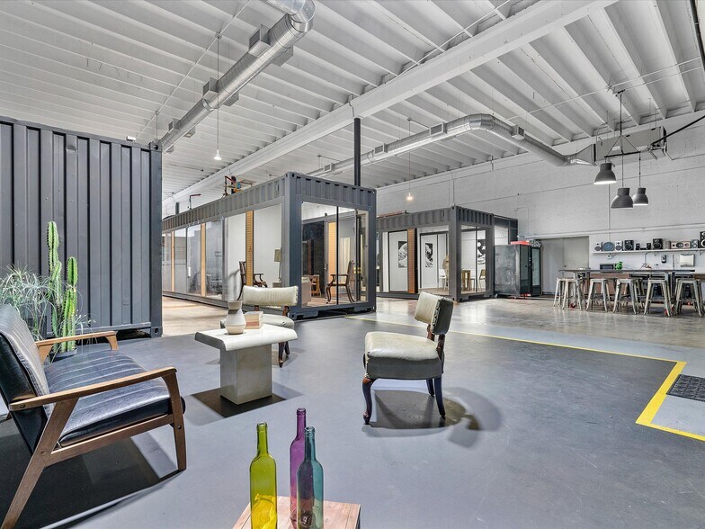 More Photos Of 251-253 NE 69th St, Miami Warehouse For Lease