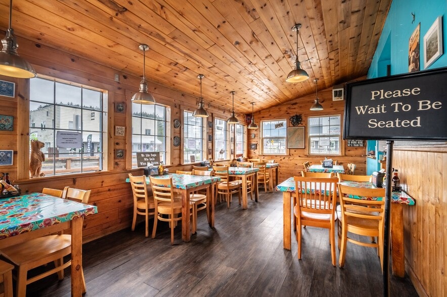 More Photos Of 259 6th St, Port Orford Restaurant For Sale