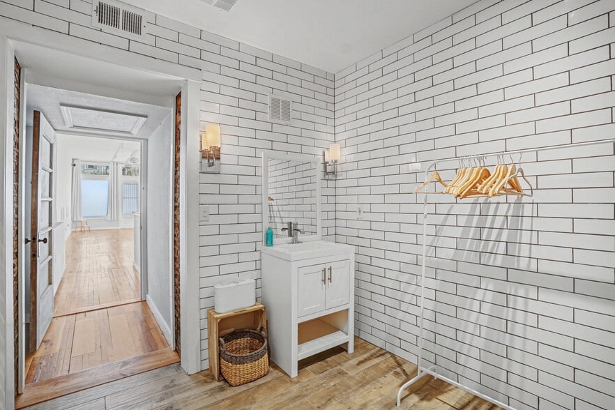 More Photos Of 2323 Barnard St, Savannah Storefront Retail Office For Lease