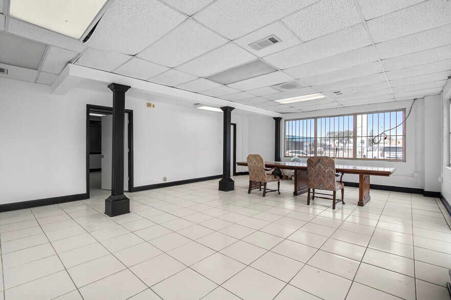 More Photos Of 6816 Larkwood Dr, Houston Industrial For Sale