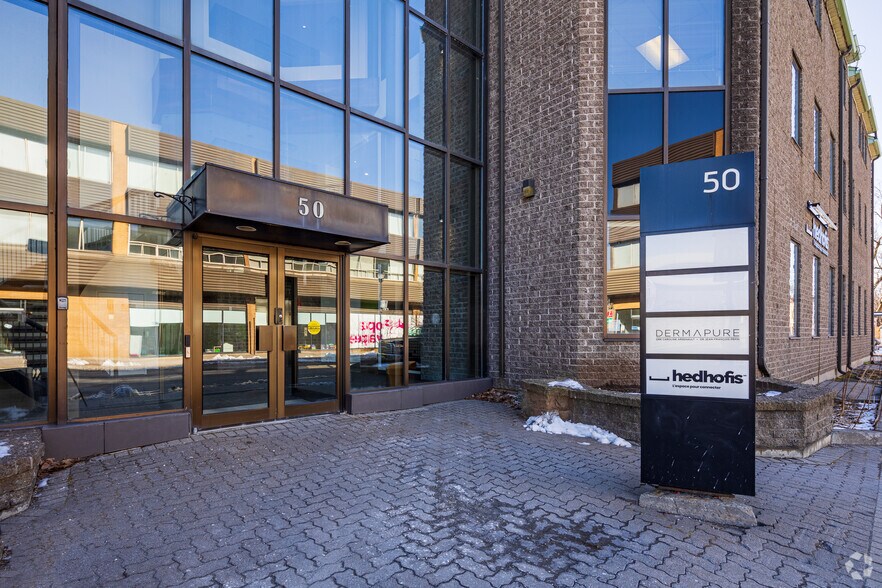 More Photos Of 32 Rue Saint-Charles, Longueuil Office For Lease