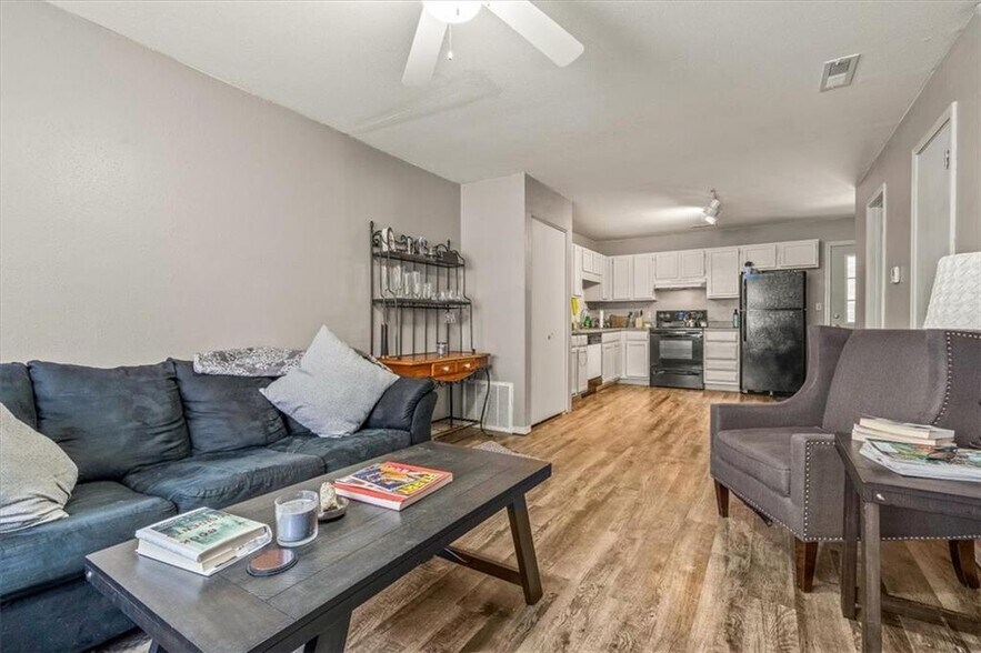 More Photos Of 15 Pivot Rock Rd, Eureka Springs Apartments For Sale