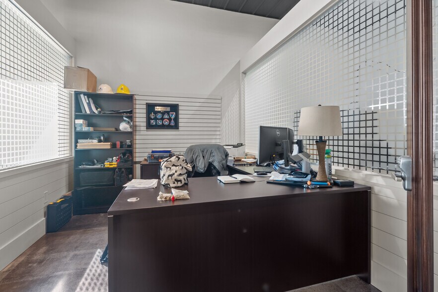 More Photos Of 2492 Crest Dr, Lake Geneva Office For Sale