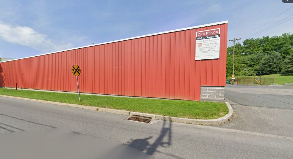 More Photos Of 550 S Green St, Nazareth Distribution For Lease