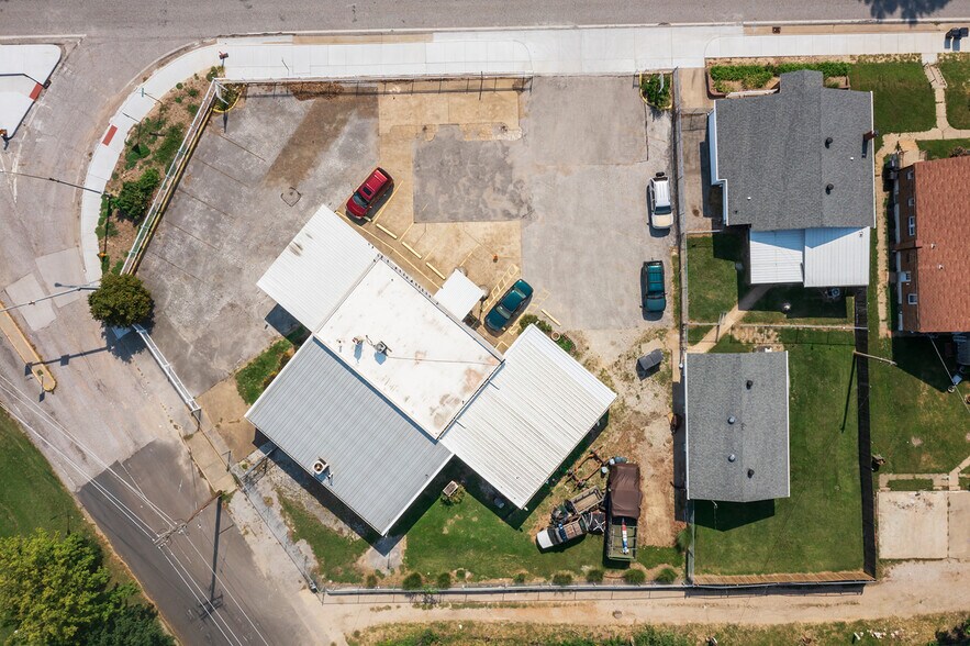 More Photos Of 7807 Saint Charles Rock Rd, Saint Louis Freestanding For Sale