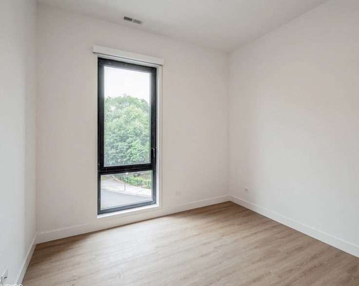 More Photos Of 1242 W Lawrence Ave, Chicago Apartments For Sale