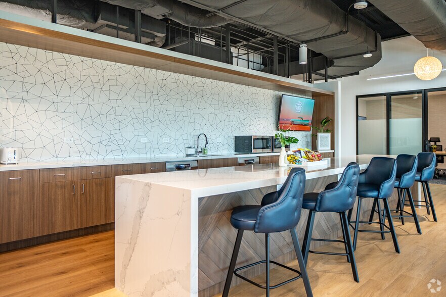 More Photos Of 3031 N Rocky Point Dr W, Tampa Coworking Space