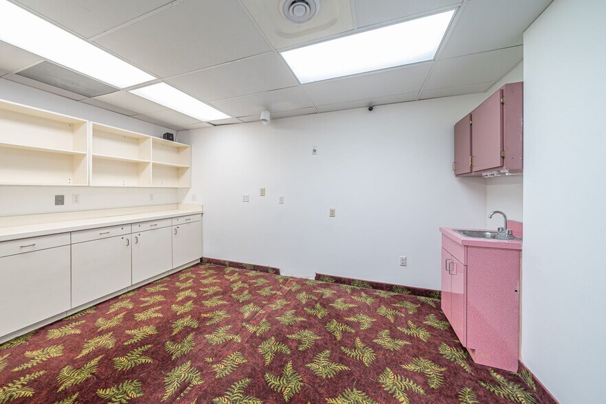 More Photos Of 1080 Caroline Dr, Washington Office For Sale