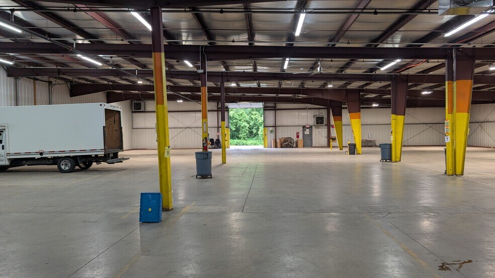 More Photos Of 2721 Hemstock St, La Crosse Warehouse For Sale