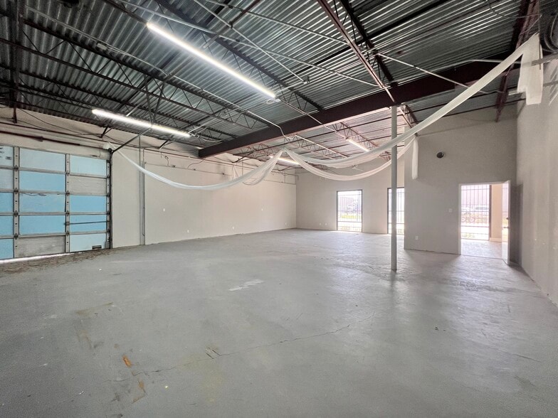More Photos Of 5900-5928 Allday Dr, Houston Light Distribution For Lease