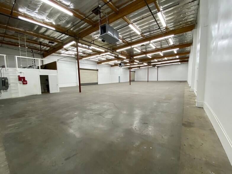 More Photos Of 41338 12th St W, Palmdale Light Manufacturing For Lease