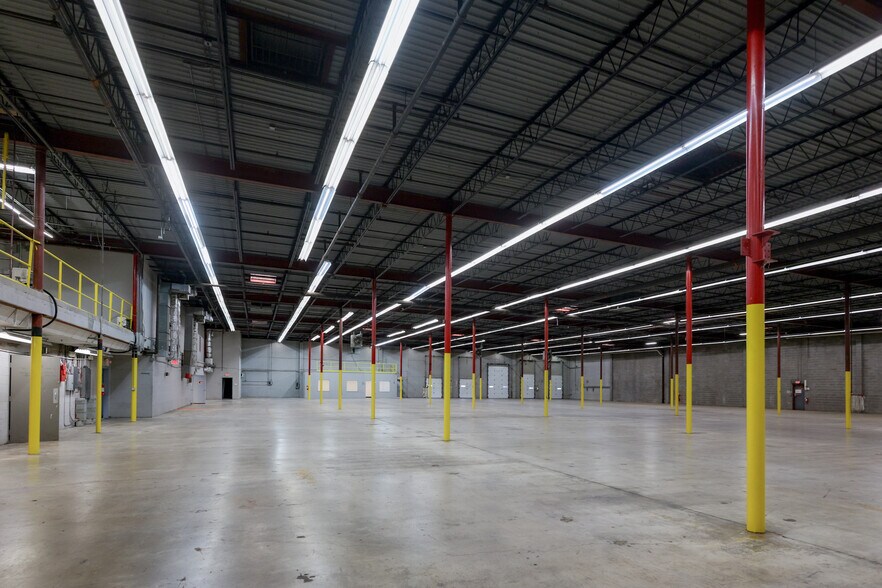 More Photos Of 135 W Commercial Ave, Moonachie Warehouse For Lease