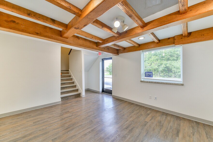 More Photos Of 423 S 8th St, La Porte Distribution For Lease