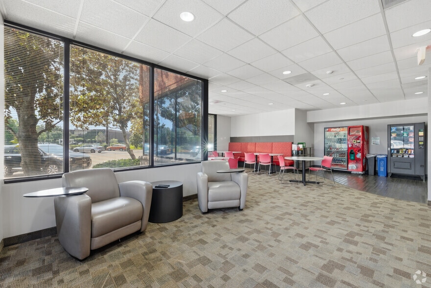 More Photos Of 11200 Richmond Ave, Houston Office For Lease