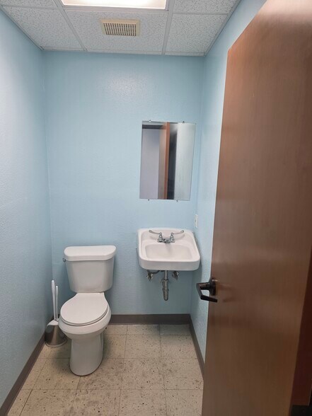 More Photos Of 8201-8207 Roughrider Dr, Windcrest Office For Lease
