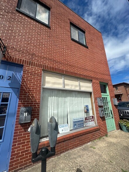 More Photos Of 402 Church St, Summersville General Retail For Sale