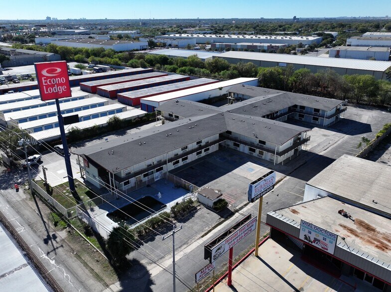 More Photos Of 9503 N Interstate 35, San Antonio Hotel For Sale