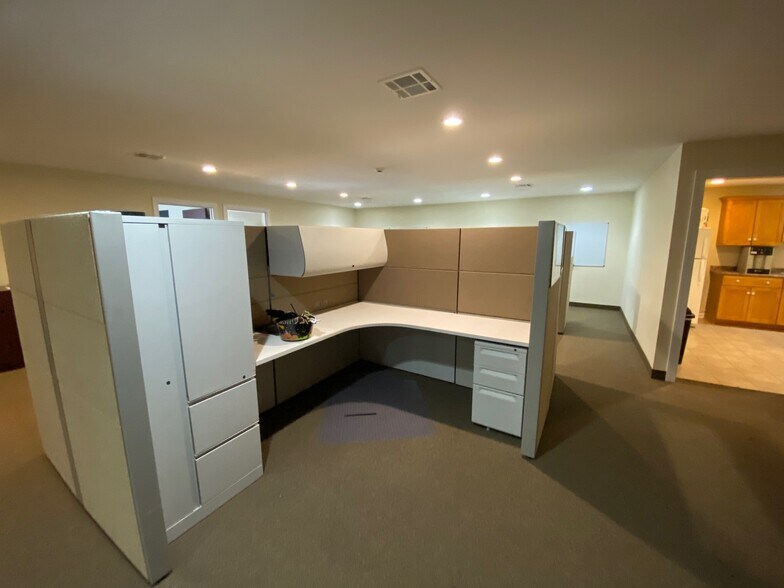 More Photos Of 117 N Gold Dr, Robbinsville Loft Creative Space For Lease