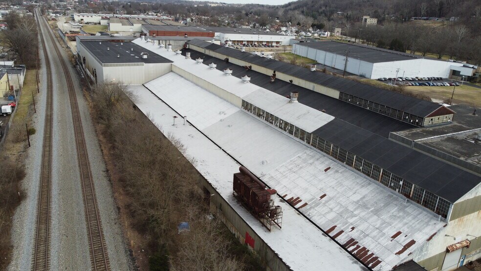 More Photos Of 900 W 9th Ave, Huntington Manufacturing For Sale