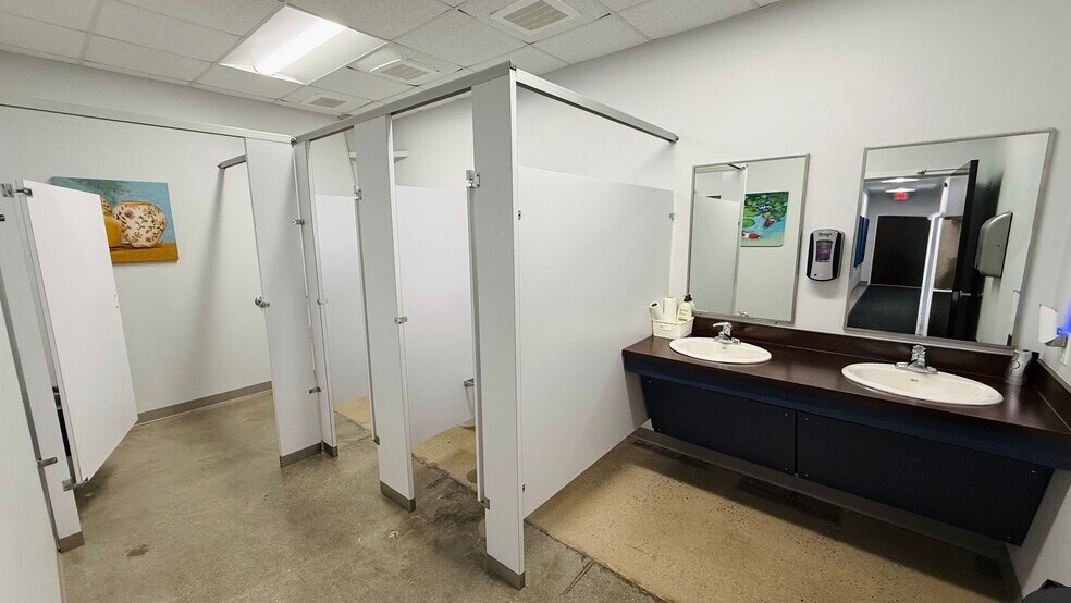 More Photos Of 105 Sunbelt Blvd, Columbia Distribution For Sale