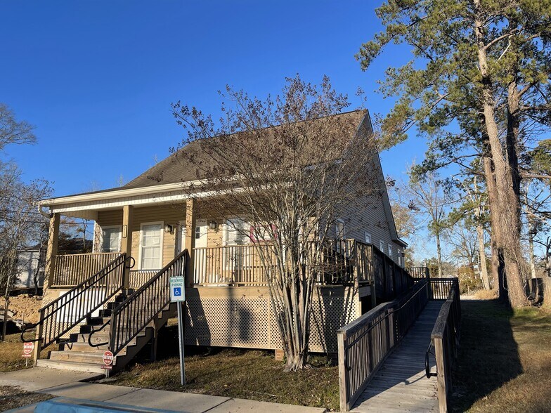 More Photos Of 215 North St, Denham Springs Office For Lease