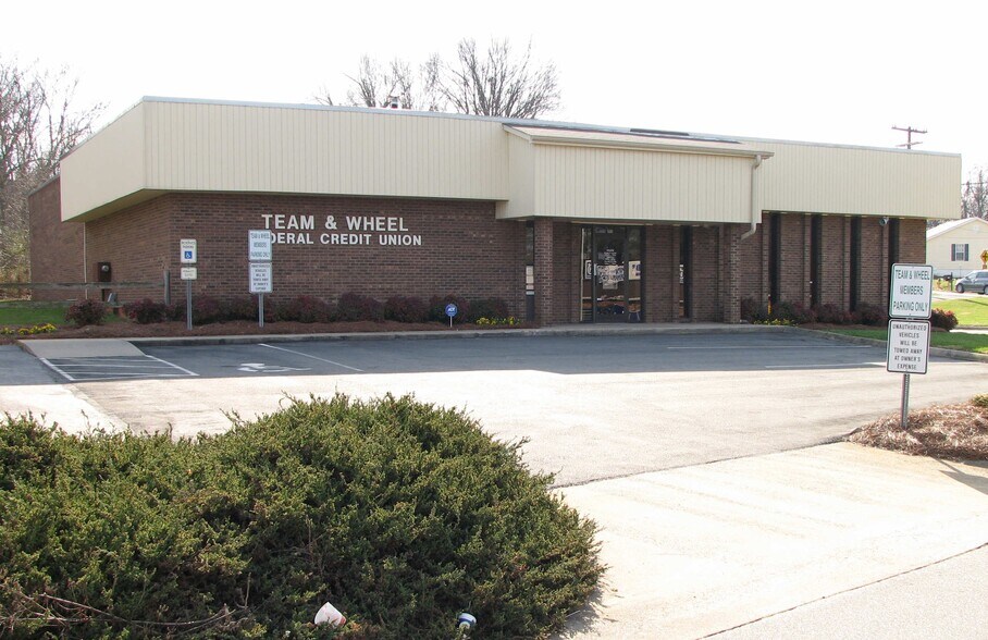 More Photos Of 1405 Trademart Blvd, Winston-Salem Flex For Sale