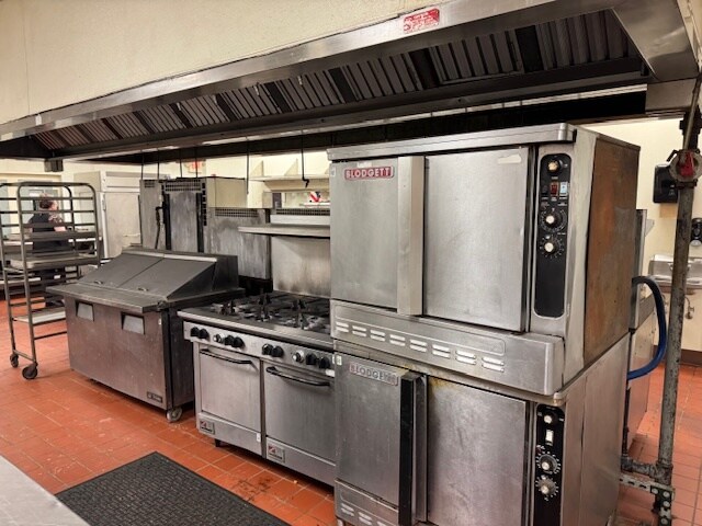 More Photos Of 12031 Lackland Rd, Saint Louis Hotel For Lease