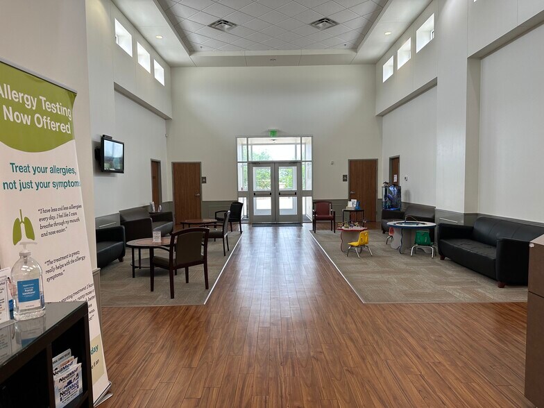 More Photos Of 300 Rufe Snow Dr, Keller Medical For Sale