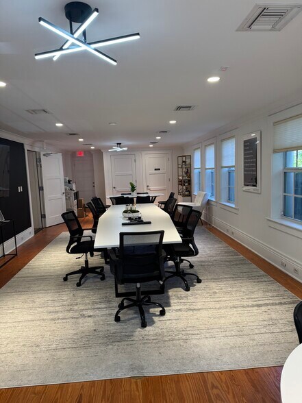 More Photos Of 102 NE 1st Ave, Delray Beach Office For Lease
