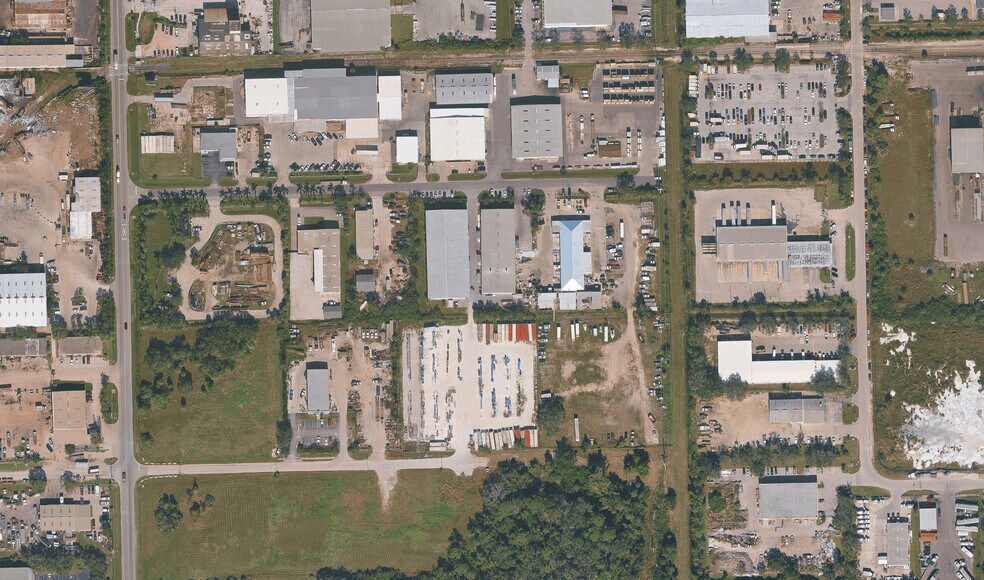 More Photos Of 3100 Kennesaw St, Fort Myers Warehouse For Sale