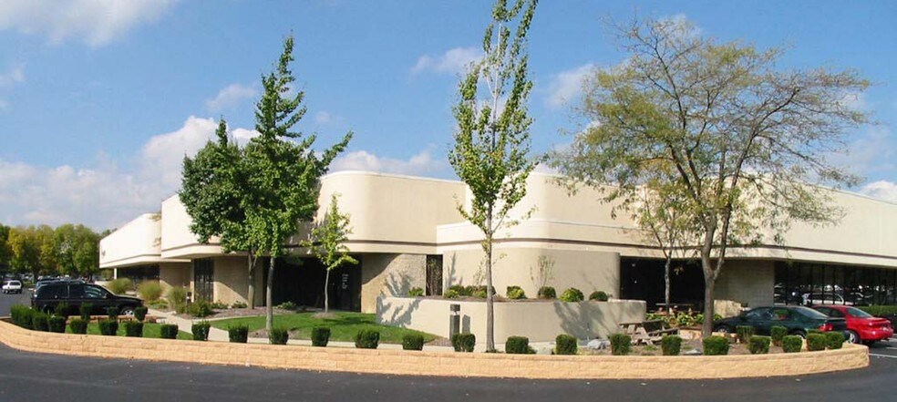 More Photos Of 220-222 E Campus View Blvd, Columbus Office Residential For Lease